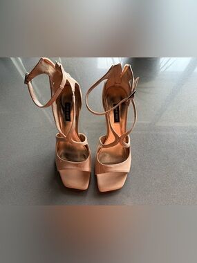 Nine West Nude Strappy Block Heel Sandals women's size US7